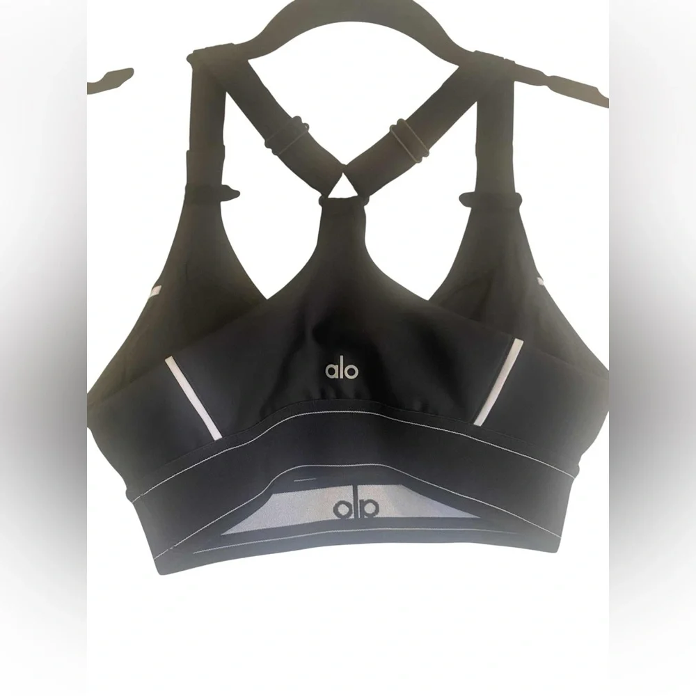 49. NWT Alo yoga airlift suit up bra BLACK / WHITE Size: M